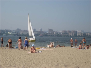 В жаркие дни на пляжах аншлаг. Фото с сайта kp.ua
