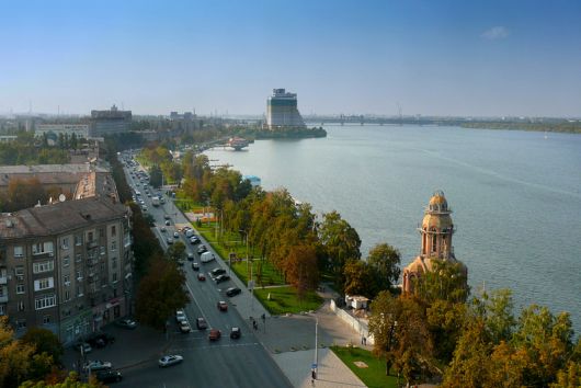 Из-за чемпионата Украины по триатлону движение транспорта на Набережной перекроют. Фото с сайта domik.net