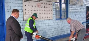 В Днепродзержинске улицы убирают пылесосами