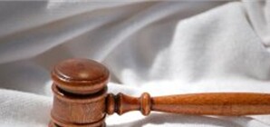 Крымский суд оправдал чиновника, который сам себе начислял премии