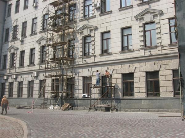 Жаль, что миллионы пойдут только на часть фасада исторического и архитектурного памятника. Фото с сайта kp.ua