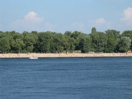 В Днепропетровске сегодня еще можно рискнуть пойти на пляж. Фото с сайта obozrevatel.com