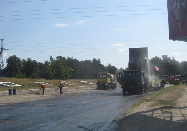 На магистралях города продолжается ремонт. Фото с сайта kp.ua