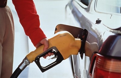 Дешевле всего заправлять машину газом и соляркой. Фото с сайта meta.ua