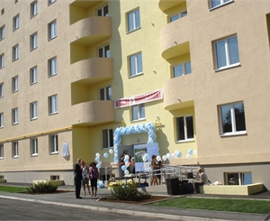 К 40-летию МЖК и 20-летию независимости Украины новые квартиры получили 40 молодых семей Днепропетровска. Фото Людмилы Сидоренко