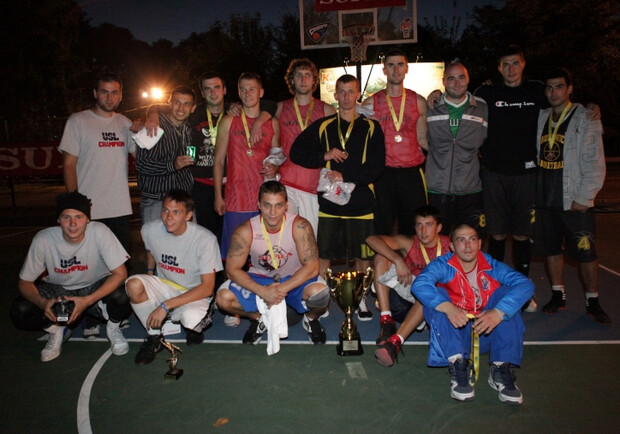 Чемпионом УСЛ-2011 стала команда Муравей. Фото БК "Днепр"