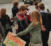 Одесситы будут обнимать прохожих за улыбки или даром