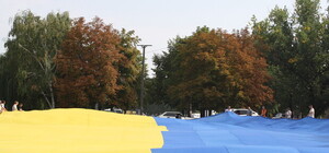 УНП развернула украинский флаг подальше от глаз Патриарха Кирилла