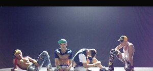 Kazaky: эпатажные мужчины на каблуках зажгут столичный Crystal Hall