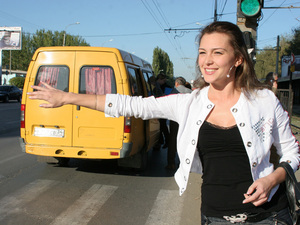 Днепропетровцы предпочитают добираться маршрутками. Фото с сайта kp.ua