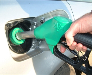 Колебания цены на бензин в городе не отмечается. Фото с сайта motors.az