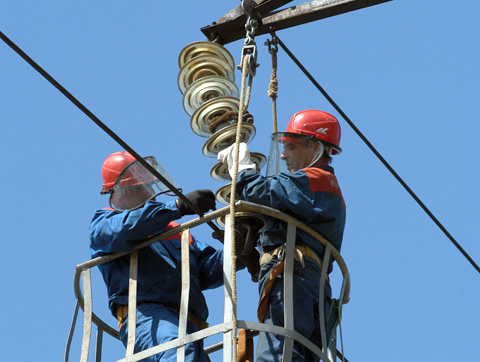 "Днепрооблэнерго" продолжает ремонт электросетей. Фото с сайта new-time.ks.ua