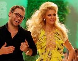 В Киеве Пэрис Хилтон скупала фотоаппараты и танцевала на столе