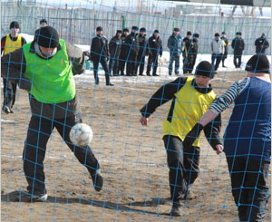 Футбол за решеткой. Фото с сайта exo-ykt.ru
