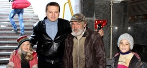 Настя Петрик и Давид Антонян собрали в переходе 700 гривен