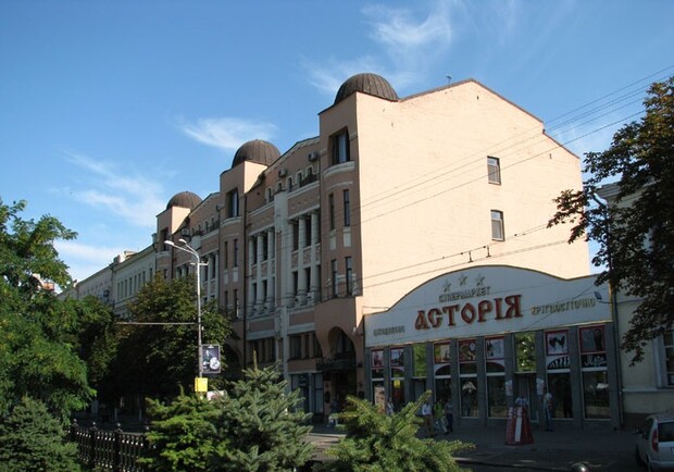 Гостиница "Астория" в современном Днепропетровске – именно здесь располагался штаб армии Махно. Фото с сайта uainfo.censor.net.ua