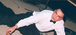 Уникальный днепропетровский театр решил бесплатно показать зрителям кино