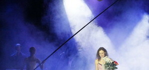 Ольга Арефьева подарила Днепропетровску новые песни и вручила детям цветы 