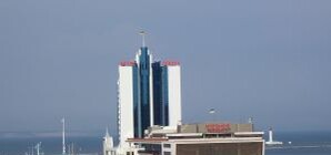 У гостиницы 