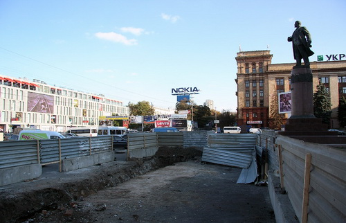 На площади им. Ленина ведется активное строительство метро. Фото с сайта dnepr.comments.ua
