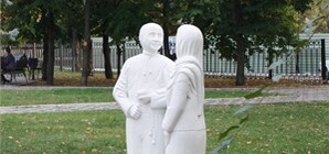 Луганские хулиганы заклеймили свастикой скульптуру-нэцкэ