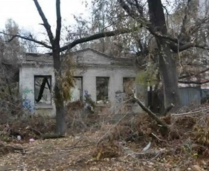 Такие руины легко можно найти в самом центре Днепропетровска. Фото: razoomification