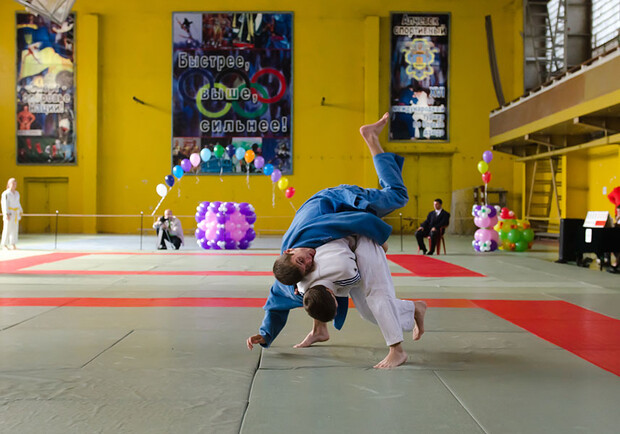 Ребята могут научиться единоборствам у опытных наставников. Фото с сайта judo.ua