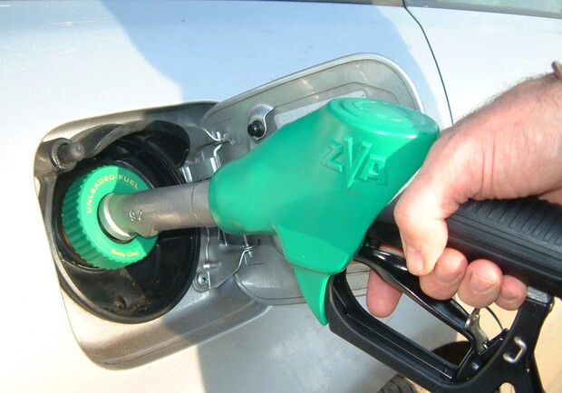 Бензин не дешевеет. Фото с сайта xauto.com.ua