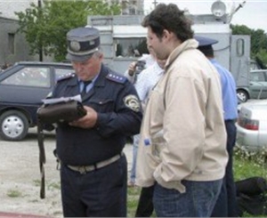 Задерживать автомобиль, если владелец не уплатил штраф вовремя, – незаконно. Фото с сайта autocentre.ua