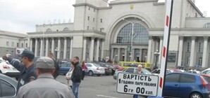 Парковки в Днепропетровске могут пока остаться бесплатными