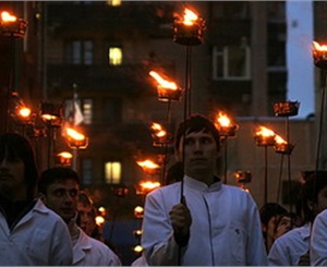 Факельное шествие. Фото с сайта dsmpcao.ru