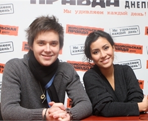Аркадий и Малика пообщались с читателями во время онлайн-конференции в редакции "Комсомолки". Фото Павла Дацковского