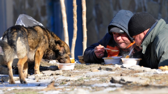Благотворительность никогда не бывает лишней. Фото с сайта izvestia.ru