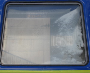На окнах лед, а в поезде 12-18 градусов тепла. Фото Евгении Лисициной