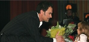 Валерий Меладзе устроил фотосессию с запорожскими поклонницами