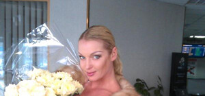 Волочкова нажаловалась на сотрудников симферопольского аэропорта, которые издевались над ее цветами