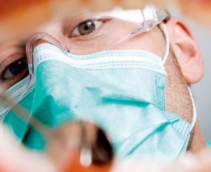 Врач-стоматолог вылечит от всех болезней. Фото с сайта stephenkleindds.com