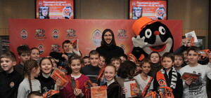 Серьезный Чигринский растаял от детских улыбок