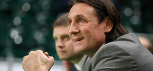 Новый главный тренер не помогает, 