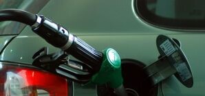 Донецкая ЖД купила у Ахметова громадную партию дорогущего бензина