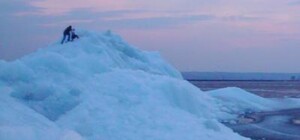 Фотофакт: В Днепродзержинске образовался айсберг