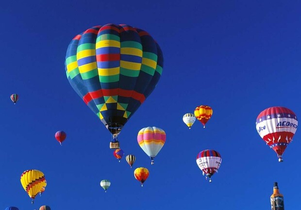 А почему бы не отметить Пасху прогулкой на воздушном шаре? Фото с сайта olm.com.ua