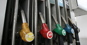 За выходные цена на топливо не изменилась. Фото с сайта chitay.net.