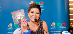 Руслана проедется по Украине с зажигательным футбольно-вокальным туром