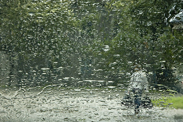 Выходя из дому, не забудьте о зонтике. Фото: photoisland.net