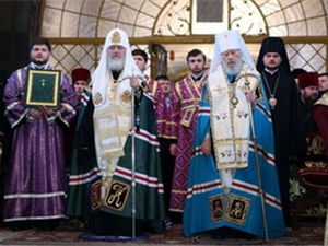 Такой грандиозной церковной службы Днепропетровск еще не видел. Фото с сайта www.phl.ua