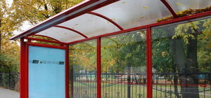 Запорожанку нашли без сознания возле остановки транспорта