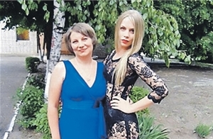 17-летняя Настя с мамой. Фото: vk.com