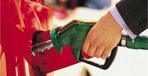 Антимонопольный комитет рекомендует снизить цены на бензин. Фото: Делфи