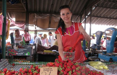 Проверить фрукты в лаборатории для покупателей – совершенно бесплатная услуга. Фото: vp.donetsk.ua